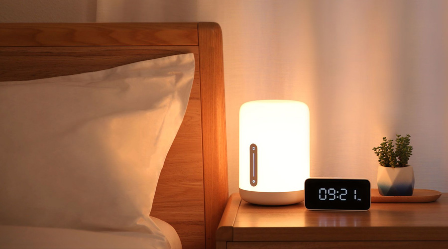 lampka nocna z różnym natężeniem światła